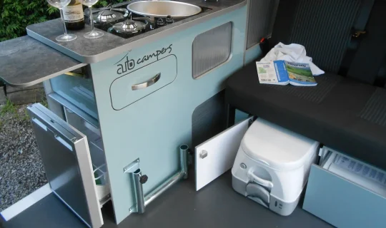 portable-toilet-2-campervan-hire.webp Portable toilet included with campervan hire for convenient touring around Scotland.